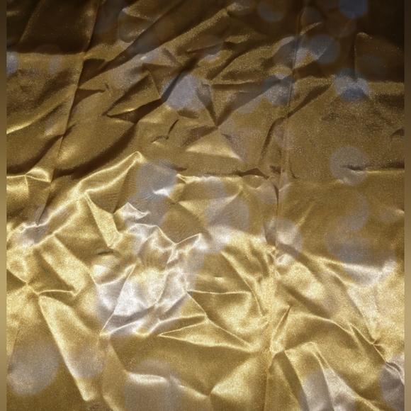 Decorative backdrop cloth with the design shown will come unopened (4E) - Picture 7 of 16